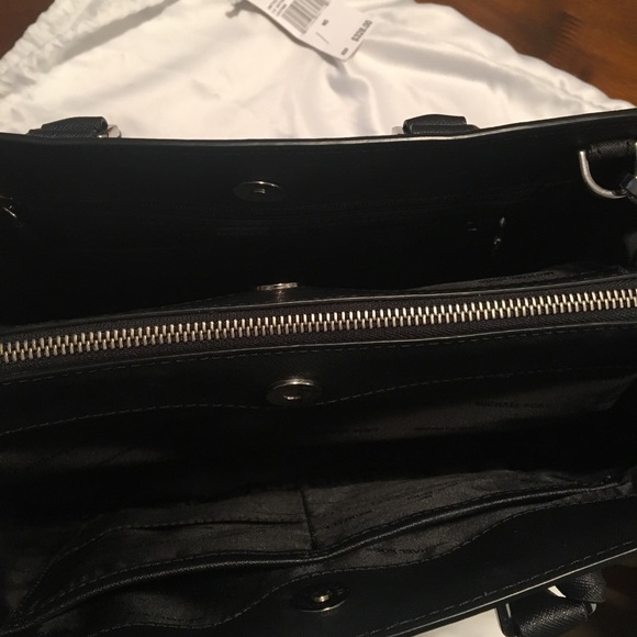 Michael Kors Large Satchel - Picture 5 of 7